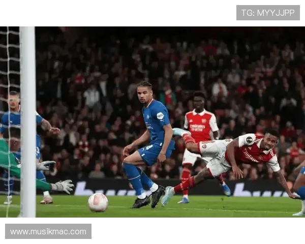 拜仁中场控球占优背景下对抗问题显现,当前阶段防守稳定性面临考验 拜仁中场控球占优背景下对抗问题显现,当前阶段防守稳定性面临考验