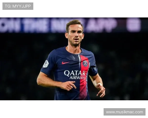 巴黎圣日耳曼高位压迫战术下防线表现波动，赛季防守稳定性面临考验