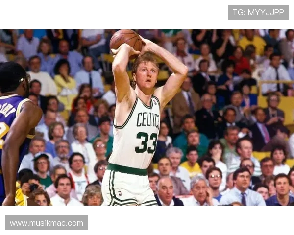 比尔·拉塞尔防守篮板对决张伯伦奠定冠军基石