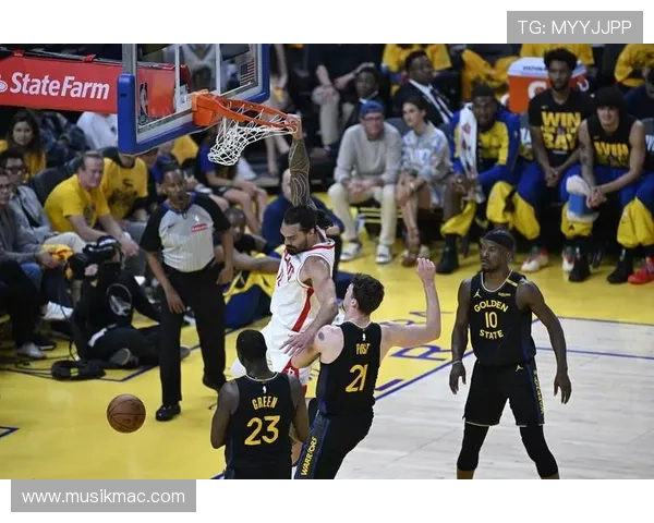 申京挡拆制造错位拉开空间 提升球队内线效率