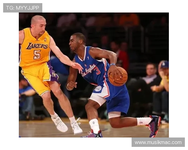 相比个人单打保罗更利用挡拆策动主导球队进攻节奏